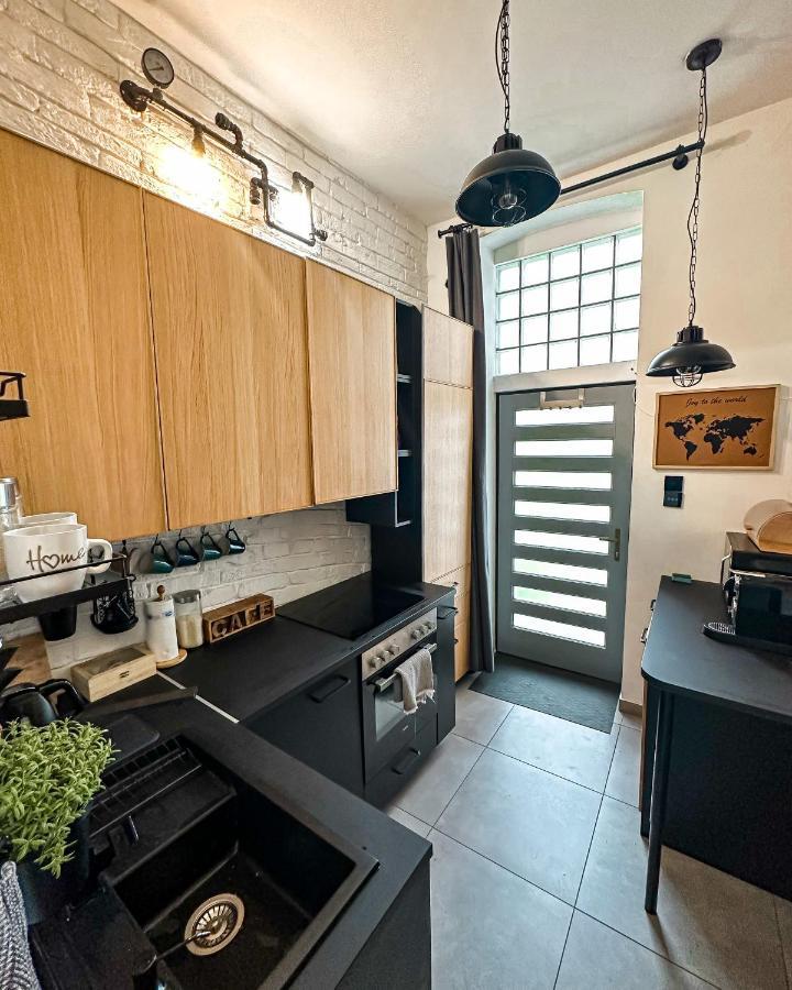 Urban Studio With Private Garden Near Andrassy Budapest Luaran gambar