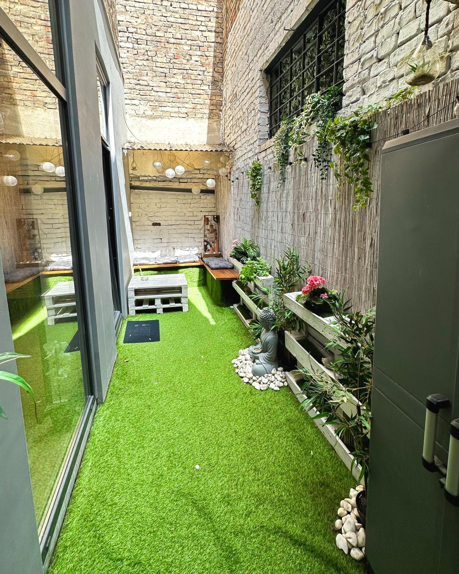 Urban Studio With Private Garden Near Andrassy Budapest Luaran gambar